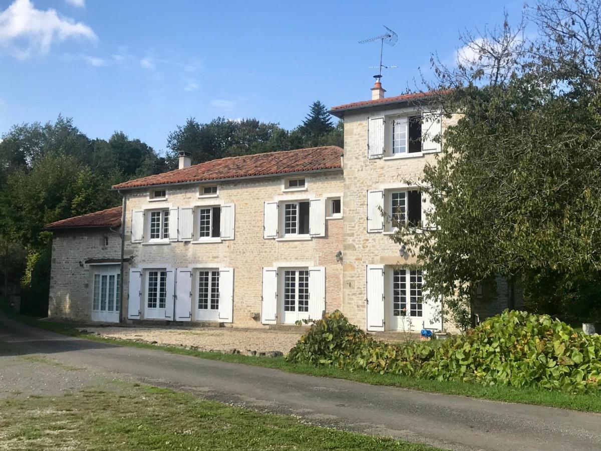 Moulin Sous La Vergne Nanteuil-en-Vallee Экстерьер фото