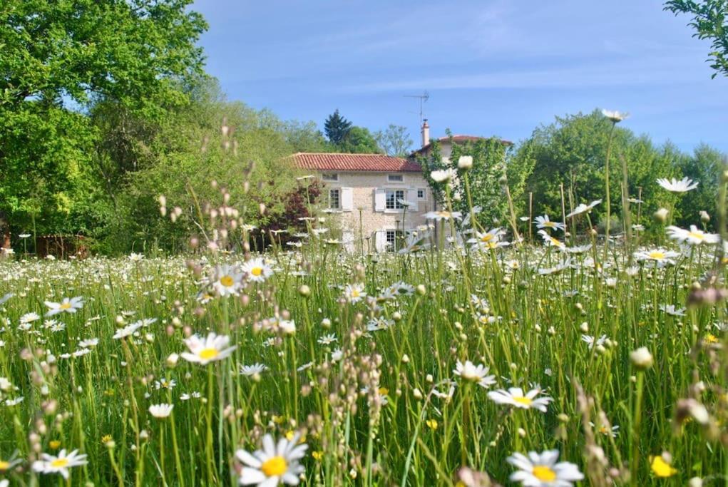 Moulin Sous La Vergne Nanteuil-en-Vallee Экстерьер фото